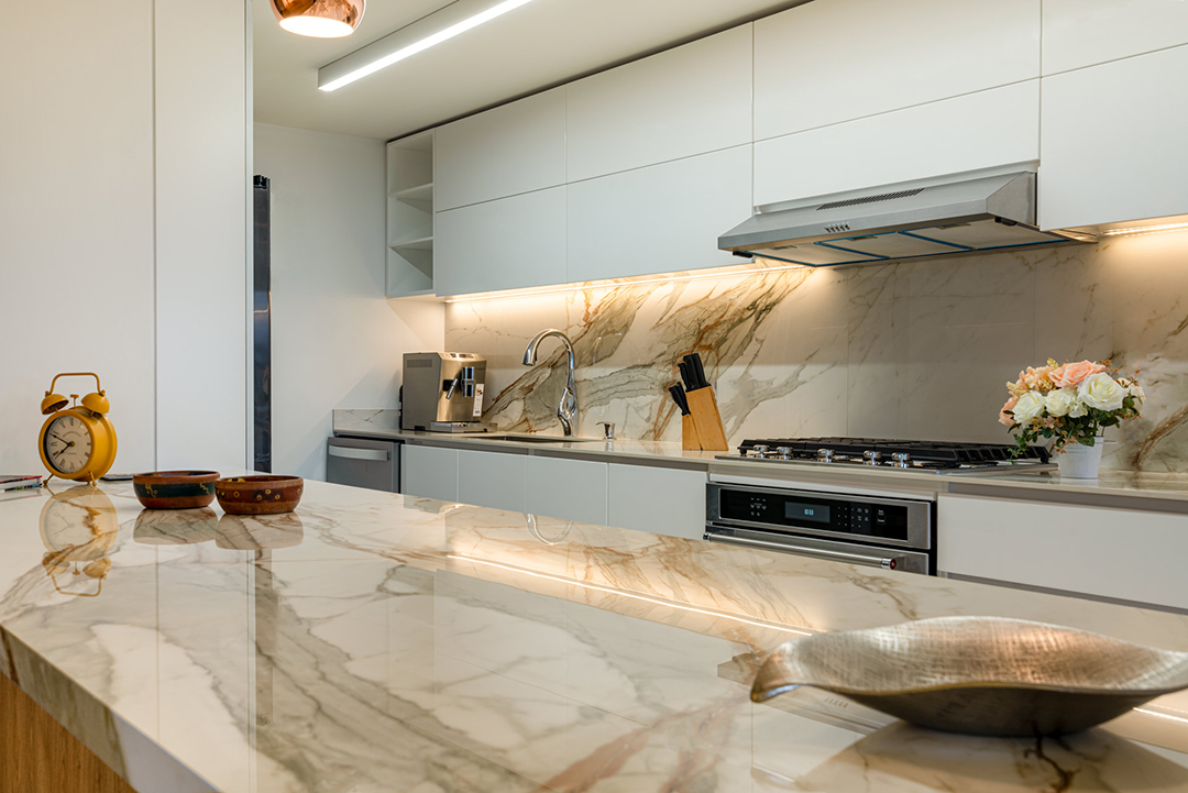 Macchia Vecchia Gold Porcelain