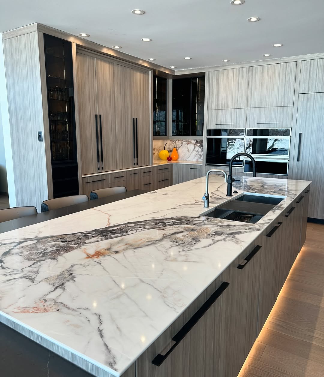 Calacatta Capriccio - U-Quartz Quartz